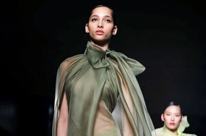 Brandon-Maxwell-RTW-FW20-New-York-7058-1581194852.thumb.jpg.43938a9bce188683f41f88bbd6dfc322.jpg