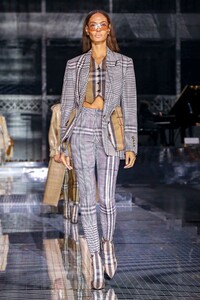 Burberry-RTW-FW20-London-2898-1581960873.thumb.jpg.bc1da899a394515cca21dbbf1ee259da.jpg