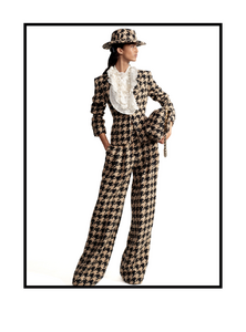 Chanel_Fall_Winter_19_20_01.thumb.png.092334cb1cd9c9e4e06156492aaaeb82.png