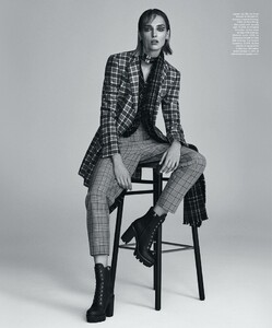 Daga-Ziober-Gotham-Magazine-Cover-Photoshoot03.thumb.jpg.f952b164bb9b7d8138b7998f0a3eea53.jpg