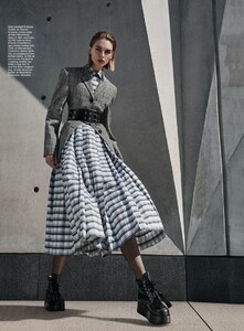 Daga-Ziober-Gotham-Magazine-Cover-Photoshoot06.thumb.jpg.f8b20b1facf6bc48c2c849a0e266629e.jpg