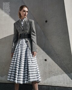Daga-Ziober-Gotham-Magazine-Cover-Photoshoot07.thumb.jpg.00a9fbcc9d34e1126e10a46c44247df1.jpg