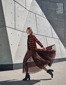 Daga-Ziober-Gotham-Magazine-Cover-Photoshoot08.thumb.jpg.31925e3e9827142282d4545b7200e058.jpg