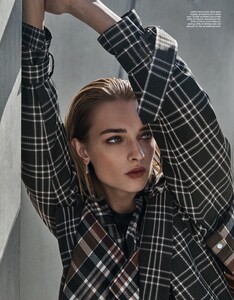 Daga-Ziober-Gotham-Magazine-Cover-Photoshoot09.thumb.jpg.6634ff1482278b2ef0e99d154b79b974.jpg