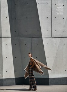 Daga-Ziober-Gotham-Magazine-Cover-Photoshoot11.thumb.jpg.055f9c6f2121fa48117bb7782e0d2d32.jpg