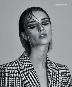 Daga-Ziober-Gotham-Magazine-Cover-Photoshoot12.thumb.jpg.6ddb533795dd4559968b720b5a1c261b.jpg