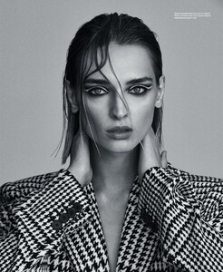 Daga-Ziober-Gotham-Magazine-Cover-Photoshoot13.thumb.jpg.64a7d7072d227c637d6fd3c4a56fc8a3.jpg