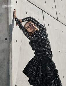 Daga-Ziober-Gotham-Magazine-Cover-Photoshoot15.thumb.jpg.f88c24ee368e71dae16162d97de1cf9a.jpg