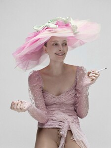 Day_Vogue_Italia_August_2006_03.thumb.jpg.7a3d0d0310de1542d35f4b9f1b7142ab.jpg