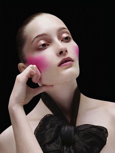 Day_Vogue_Italia_August_2006_07.thumb.jpg.114dd5d42e936cfaeb9c0dd1d94e6e48.jpg