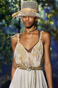 Dior_0082.thumb.jpg.9227759f620ba7ee4c146d174f1fbdde.jpg