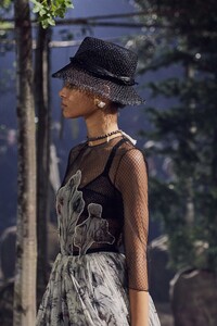 Dior_0190.thumb.jpg.bbe7a4c6252cfd57f3006a86c758165d.jpg