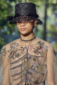 Dior_0250.thumb.jpg.2c599c00798a10bc191b5e19a358b081.jpg