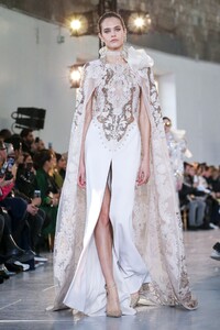 Elie-Saab-Haute-Couture-SS20-Paris-0084-1579697832.thumb.jpg.26621259c5a7fbc116eae05458459b41.jpg
