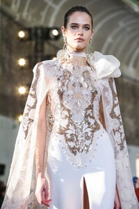 Elie-Saab-Haute-Couture-SS20-Paris-0096-1579697836.thumb.jpg.14a8c409431c61045bfe9322ac5ec206.jpg