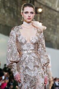 Elie-Saab-Haute-Couture-SS20-Paris-0226-1579697947.thumb.jpg.ad3a840a45ad065c9ef2a2f5a31b42f7.jpg