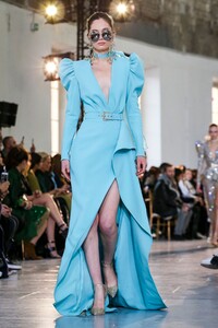 Elie-Saab-Haute-Couture-SS20-Paris-0303-1579698011.thumb.jpg.852a4b01b9c8cbfe25d0f8d5d452526f.jpg