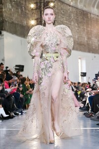 Elie-Saab-Haute-Couture-SS20-Paris-0418-1579698103.thumb.jpg.e8d290a35c721c63022b0bc30f2e0ef2.jpg