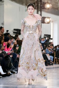 Elie-Saab-Haute-Couture-SS20-Paris-0440-1579698122.thumb.jpg.191760668d4955a7cc2070092f36b9d2.jpg