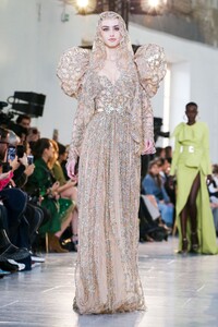 Elie-Saab-Haute-Couture-SS20-Paris-0449-1579698134.thumb.jpg.d07ad3e932610caa5965b4ad5cd06f1d.jpg