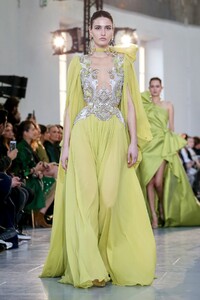 Elie-Saab-Haute-Couture-SS20-Paris-0479-1579698155.thumb.jpg.daffb9e154c59cb82670392736bce0f9.jpg