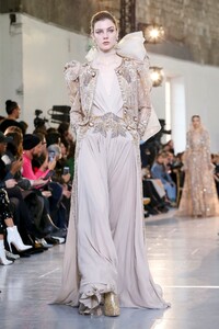 Elie-Saab-Haute-Couture-SS20-Paris-0536-1579698203.thumb.jpg.04b5bd1a0c1e53566268465f6558fdcd.jpg