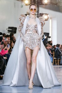 Elie-Saab-Haute-Couture-SS20-Paris-0567-1579698230.thumb.jpg.e2e133987589cfe60e1fcb4e11f2135c.jpg