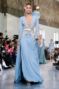 Elie-Saab-Haute-Couture-SS20-Paris-0615-1579698280.thumb.jpg.aa46abbab910238f9ae095caf56e9135.jpg