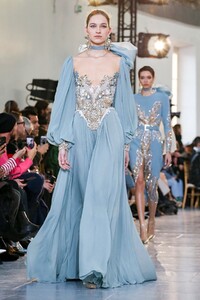 Elie-Saab-Haute-Couture-SS20-Paris-0620-1579698287.thumb.jpg.12c0c19762a82492bf2cdc681f068815.jpg