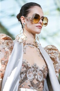 Elie-Saab-Haute-Couture-SS20-Paris-0739-1579698568.thumb.jpg.458e10389b324def80c286f5bd994b14.jpg