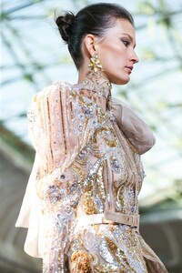 Elie-Saab-Haute-Couture-SS20-Paris-0746-1579698575.thumb.jpg.f52502ae39001fdb868f9c861cfd06b8.jpg