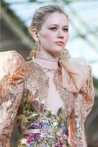 Elie-Saab-Haute-Couture-SS20-Paris-0749-1579698577.thumb.jpg.0e7ccf32c7ce3baabd021cb6d32842a6.jpg