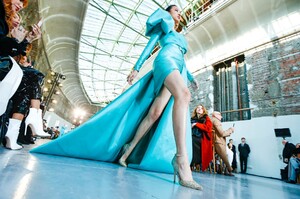 Elie-Saab-Haute-Couture-SS20-Paris-22940-1579698029.thumb.jpg.0ee8b1882eb58f9b6fab98a4e4c5169f.jpg