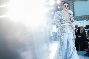 Elie-Saab-Haute-Couture-SS20-Paris-44730-1579697812.thumb.jpg.a44d1eaa945d17666c4c2070407f2069.jpg