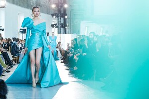 Elie-Saab-Haute-Couture-SS20-Paris-44969-1579698025.thumb.jpg.8d8bb35a79f523e690abf4bb83ae132b.jpg