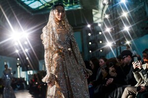 Elie-Saab-Haute-Couture-SS20-Paris-45522-1579698241.thumb.jpg.901fbba136f13a65a04163ce232b1dd9.jpg