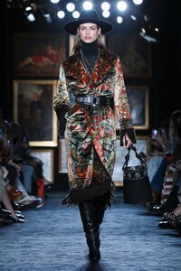 Etro-RTW-FW20-Milan-4423-1582295803.thumb.jpg.5a80527455d8b568f1be783f2d0a5e5a.jpg