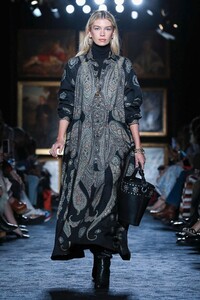 Etro-RTW-FW20-Milan-4471-1582295892.thumb.jpg.365680951c5b3e580b793ed5d21fdf1e.jpg