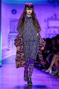 Faretta_Anna-Sui-RTW-FW20-New-York-5046-1581356424.thumb.jpg.eb7c8db65836c7ed9bcde741b4421b62.jpg