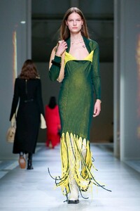 Faretta_Bottega-Veneta-RTW-FW20-Milan-1783-1582392758.thumb.jpg.5352132ee9d9774e47406a16fe50182a.jpg