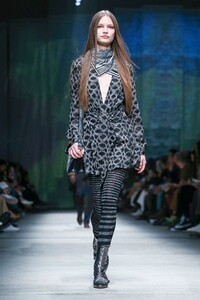 Faretta_Missoni-RTW-FW20-Milan-2571-1582399534.thumb.jpg.2572c6dfa776abc828adb0a0afd3b4ad.jpg