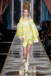 Faretta_Moschino-RTW-FW20-Milan-4072-1582233797.thumb.jpg.a50f77f6346c4c9d5353c41f8e398684.jpg