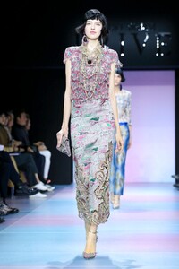 Giorgio-Armani-Prive-Haute-Couture-SS20-Paris-0216-1579634849.thumb.jpg.4efcd6d00f8ed427ba836ba43c2803d0.jpg