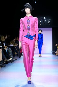 Giorgio-Armani-Prive-Haute-Couture-SS20-Paris-0270-1579634913.thumb.jpg.2a9f36c8ac1d5fee20e2748956957462.jpg