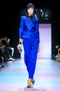 Giorgio-Armani-Prive-Haute-Couture-SS20-Paris-0277-1579634922.thumb.jpg.2d027b1291be9fb3ac96e190d8ce9d29.jpg