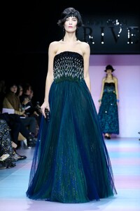 Giorgio-Armani-Prive-Haute-Couture-SS20-Paris-0449-1579635166.thumb.jpg.9ce08a0a6b74d5d57bfb188509cf2686.jpg