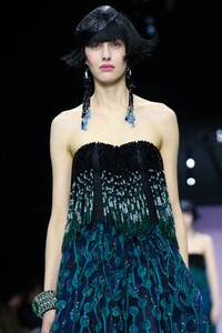 Giorgio-Armani-Prive-Haute-Couture-SS20-Paris-0458-1579635184.thumb.jpg.4886b9efa8b6b0959479ec8168ec3c93.jpg