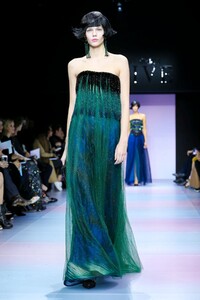 Giorgio-Armani-Prive-Haute-Couture-SS20-Paris-0466-1579635194.thumb.jpg.9aa8fd19c41c15680a794fd93dea3bb8.jpg