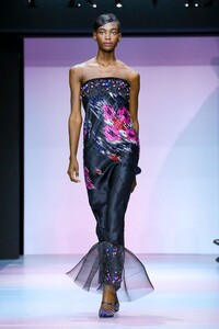Giorgio-Armani-Prive-Haute-Couture-SS20-Paris-0513-1579635271.thumb.jpg.d105deb7beefe16b04ffa38e4fb10a72.jpg