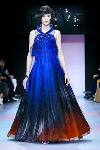 Giorgio-Armani-Prive-Haute-Couture-SS20-Paris-0558-1579635333.thumb.jpg.17e3337f67f01efcf5133f0617744c46.jpg